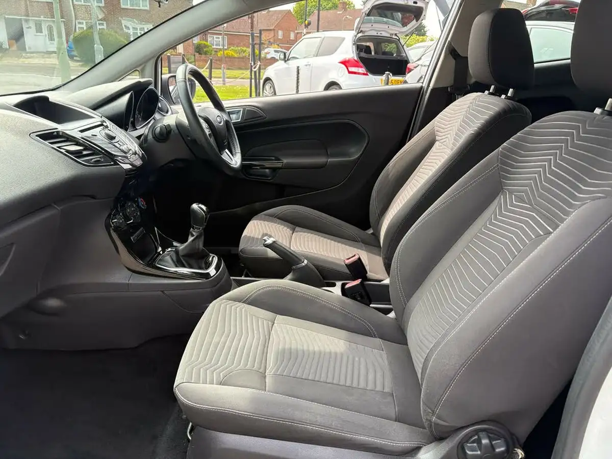 2013-ford-fiesta-10-zetec-80ps-ss-3d-big-18