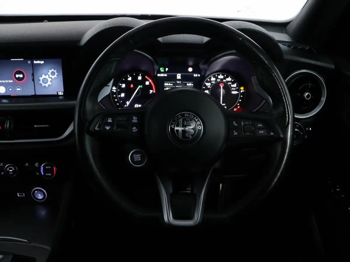 2022-alfa-romeo-stelvio-20-veloce-big-13