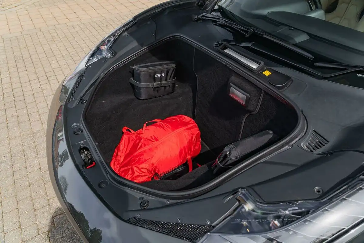 2011-ferrari-458-45-italia-big-8