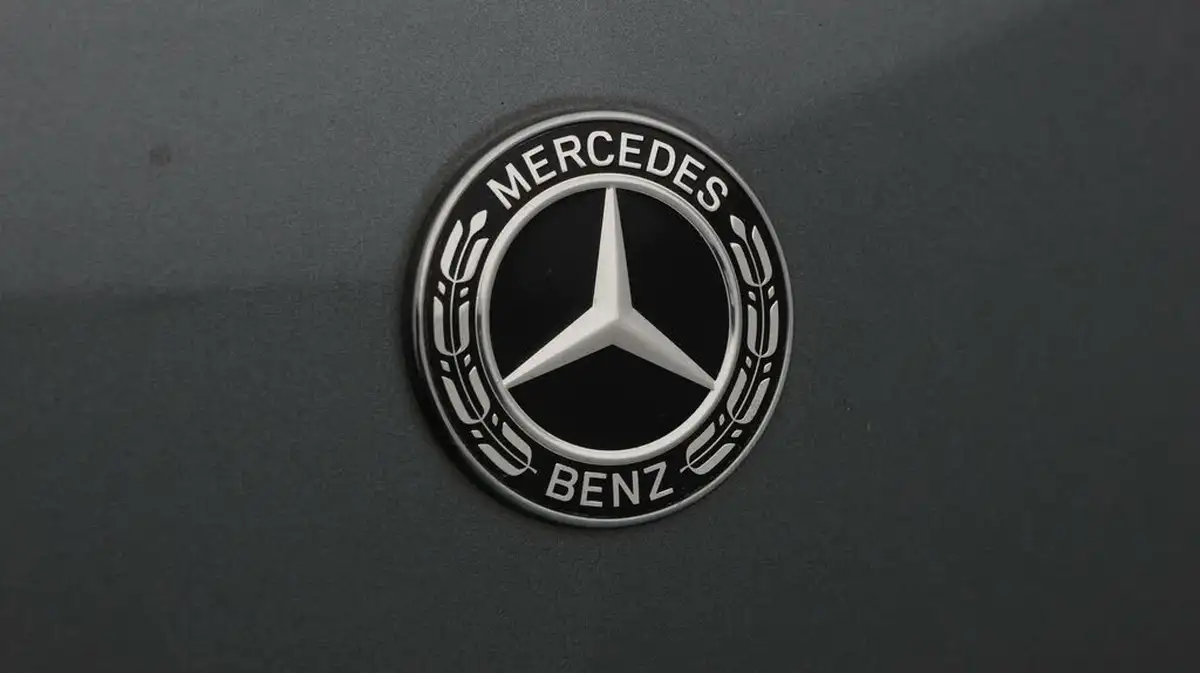 2019-mercedes-benz-c-class-20d-c300d-amg-line-245ps-ss-saloon-4d-big-22