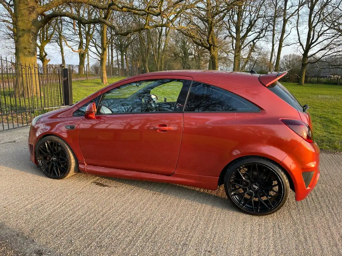 2013-vauxhall-corsa-16-vxr-nurburgring-edition-big-12