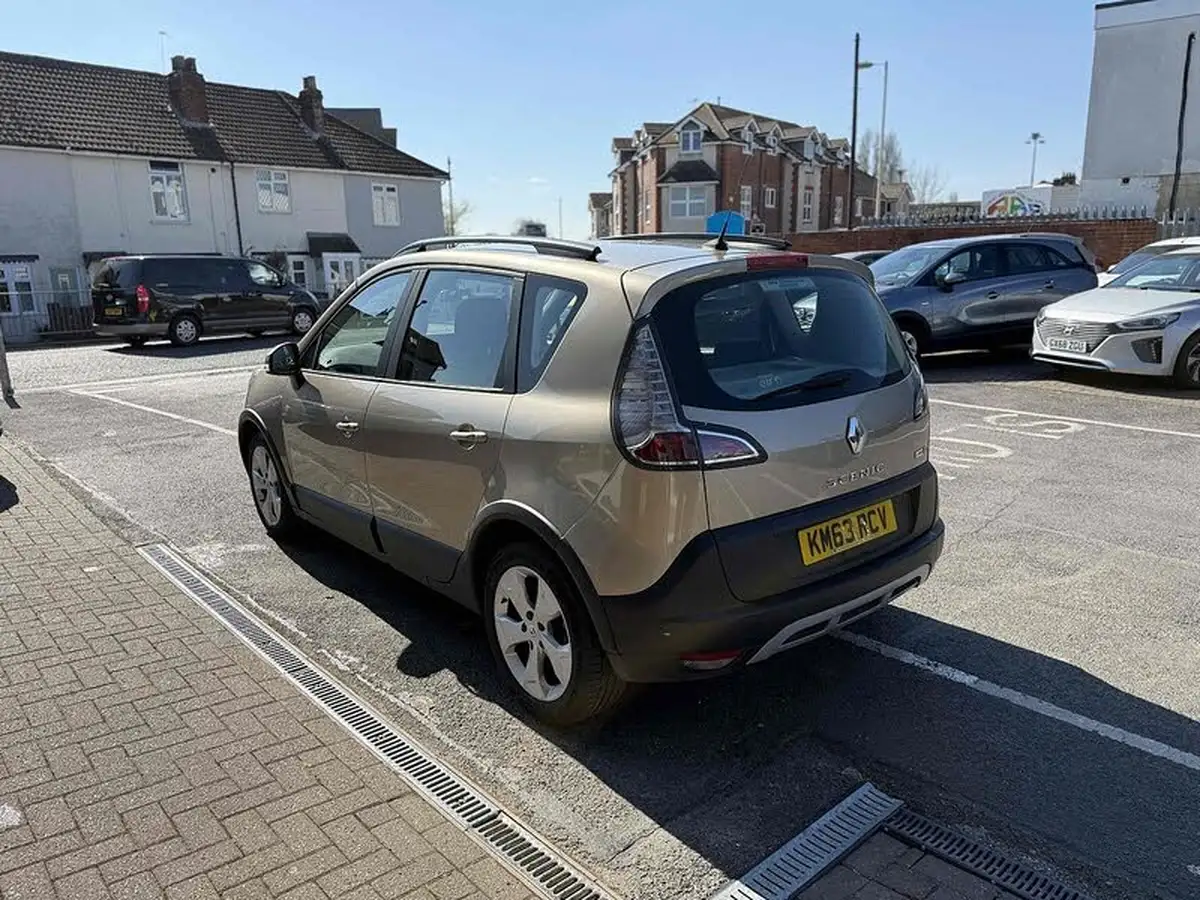 2013-renault-scenic-xmod-16-dynamique-tomtom-big-4