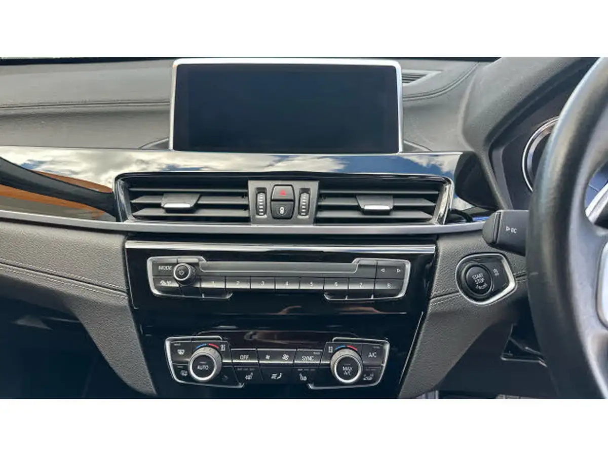 2021-bmw-x1-20-sdrive20i-xline-big-7