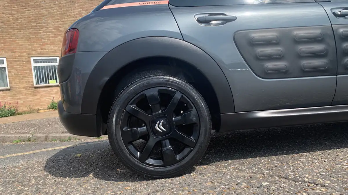 2016-citroen-c4-cactus-12-puretech-flair-edition-110ps-ss-big-15