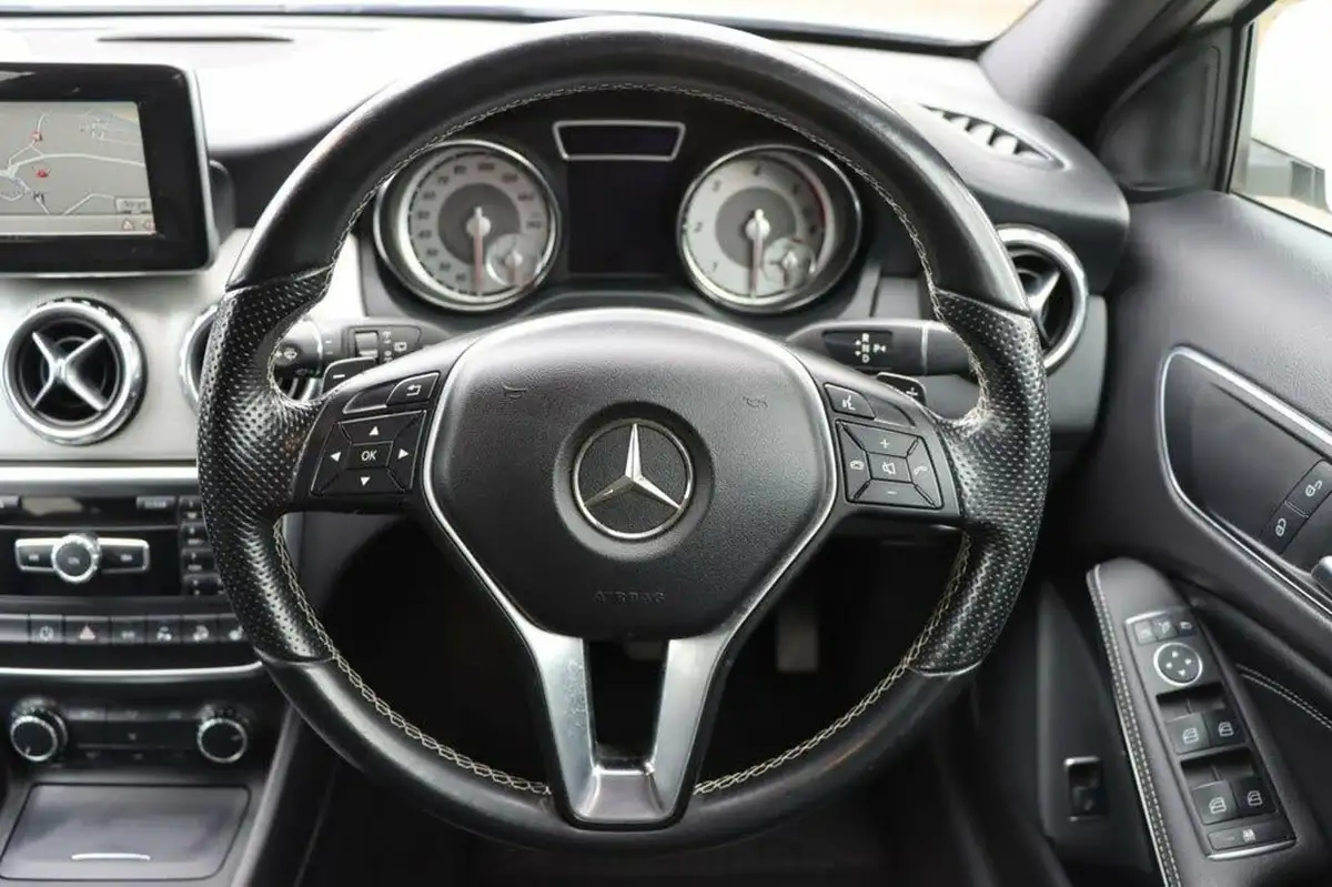 2014-mercedes-benz-gla-class-21cdi-se-premium-170bhp-220-4matic-7g-dct-big-17