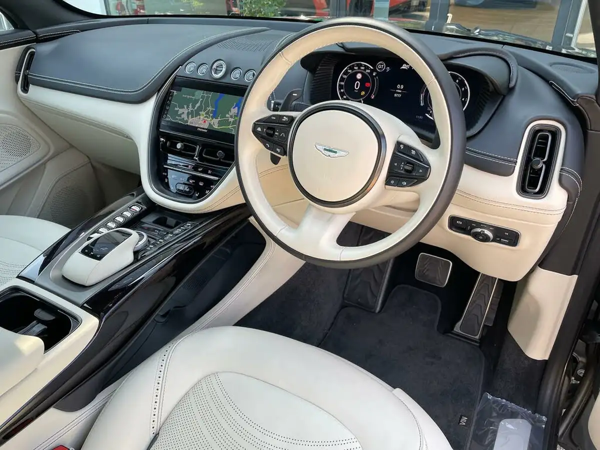 2024-aston-martin-dbx-40-v8-big-30