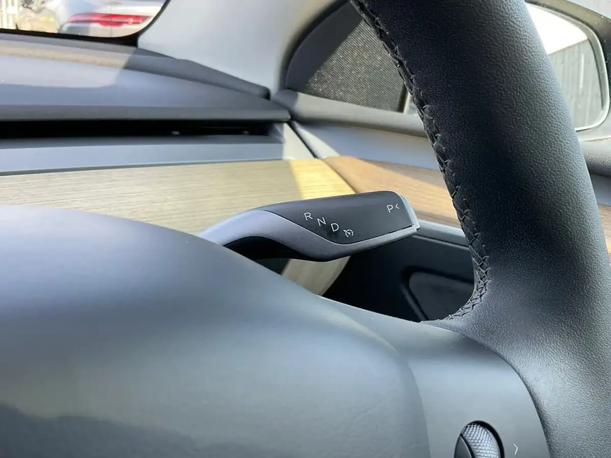 2022-tesla-model-y-e-long-range-big-16