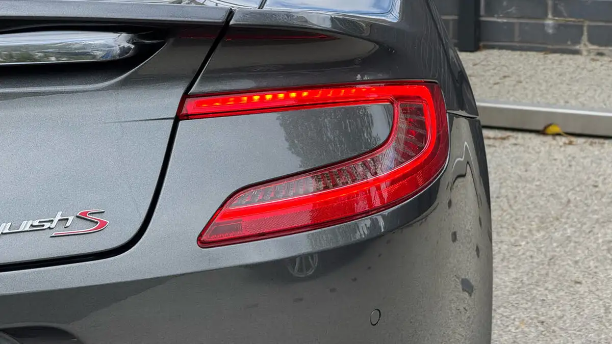 2018-aston-martin-vanquish-59-volante-big-18
