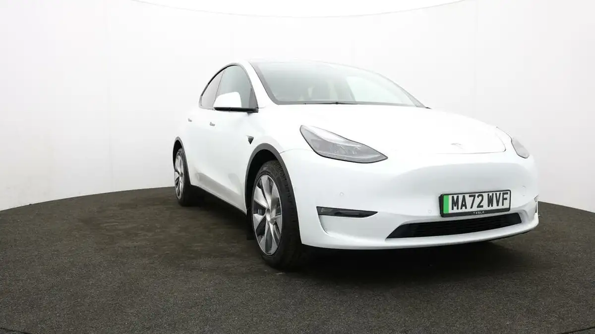 2022-tesla-model-y-e-long-range-big-43
