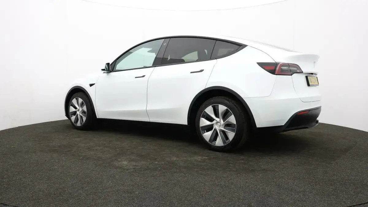 2022-tesla-model-y-e-long-range-big-67
