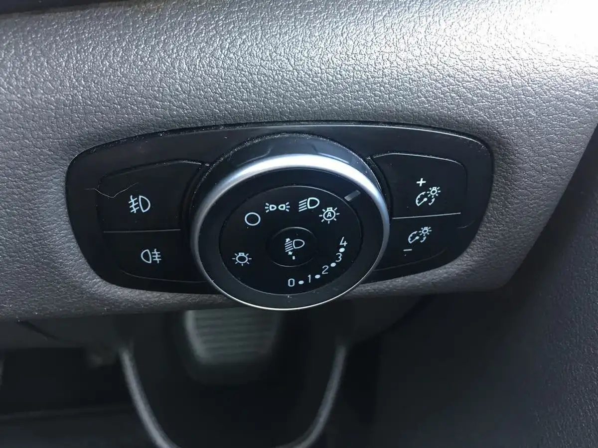 2020-ford-transit-custom-20tdci-300-l1h1-limited-130pseu6dt-panel-van-big-37