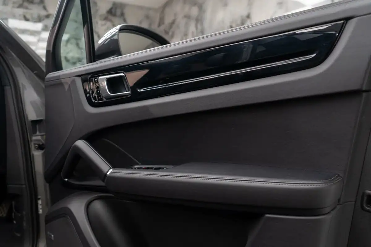 2019-porsche-cayenne-30-v6-coupe-big-36