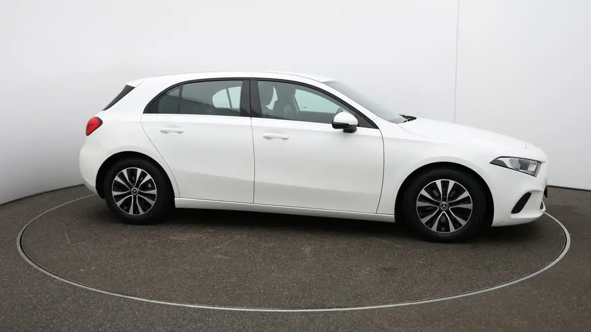 2021-mercedes-benz-a-class-13-a180-se-7g-dct-big-39