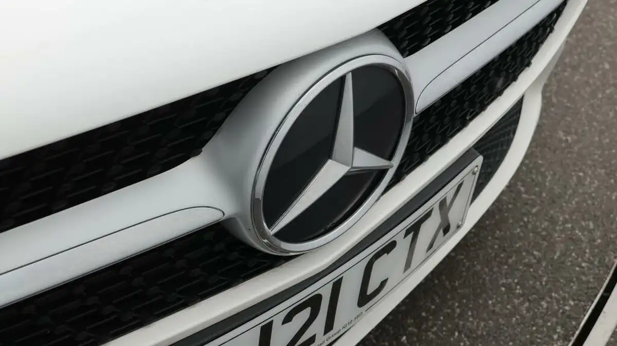 2021-mercedes-benz-a-class-13-a180-se-7g-dct-big-22