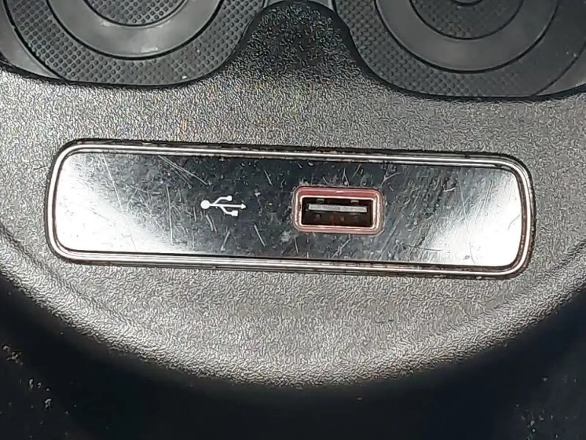 2019-fiat-500c-12-lounge-big-13