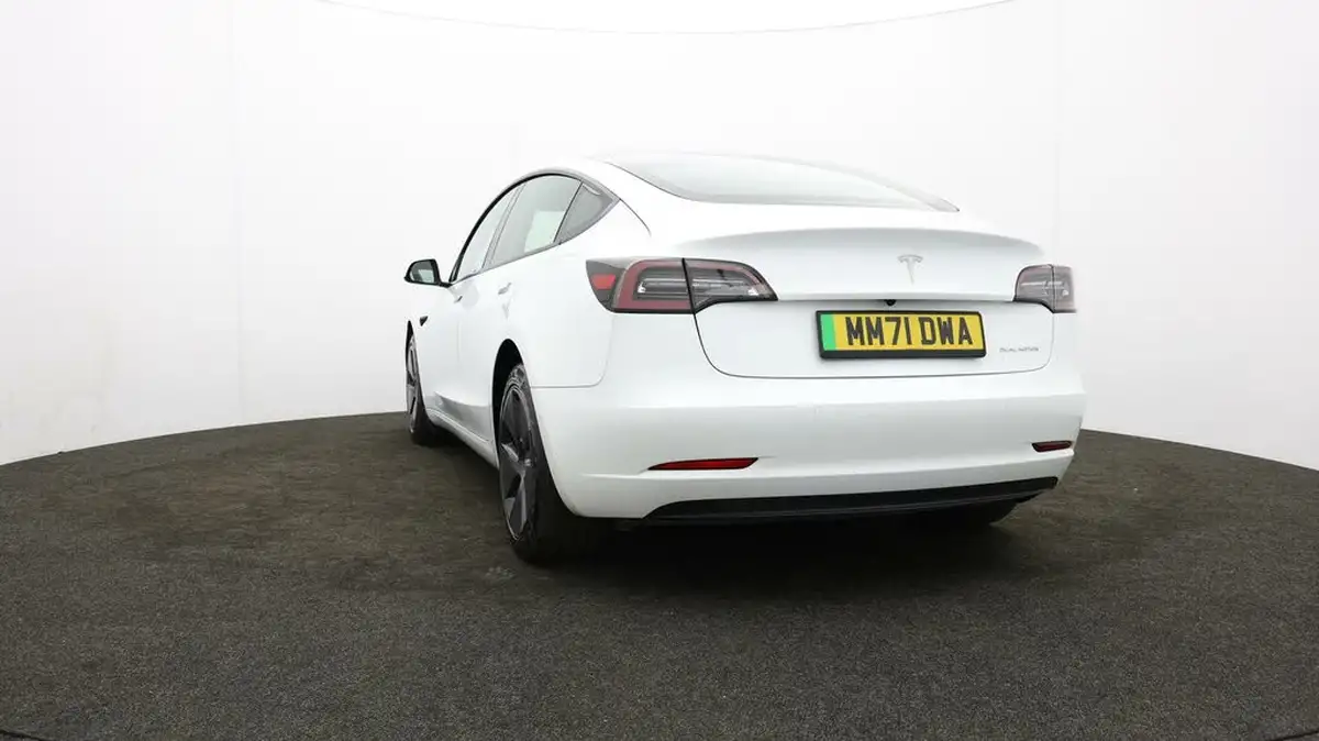 2022-tesla-model-3-e-long-range-big-24