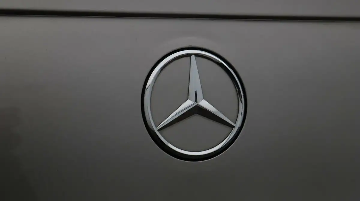 2021-mercedes-benz-glc-class-20d-glc300d-amg-line-premium-245ps-coupe-4d-big-21