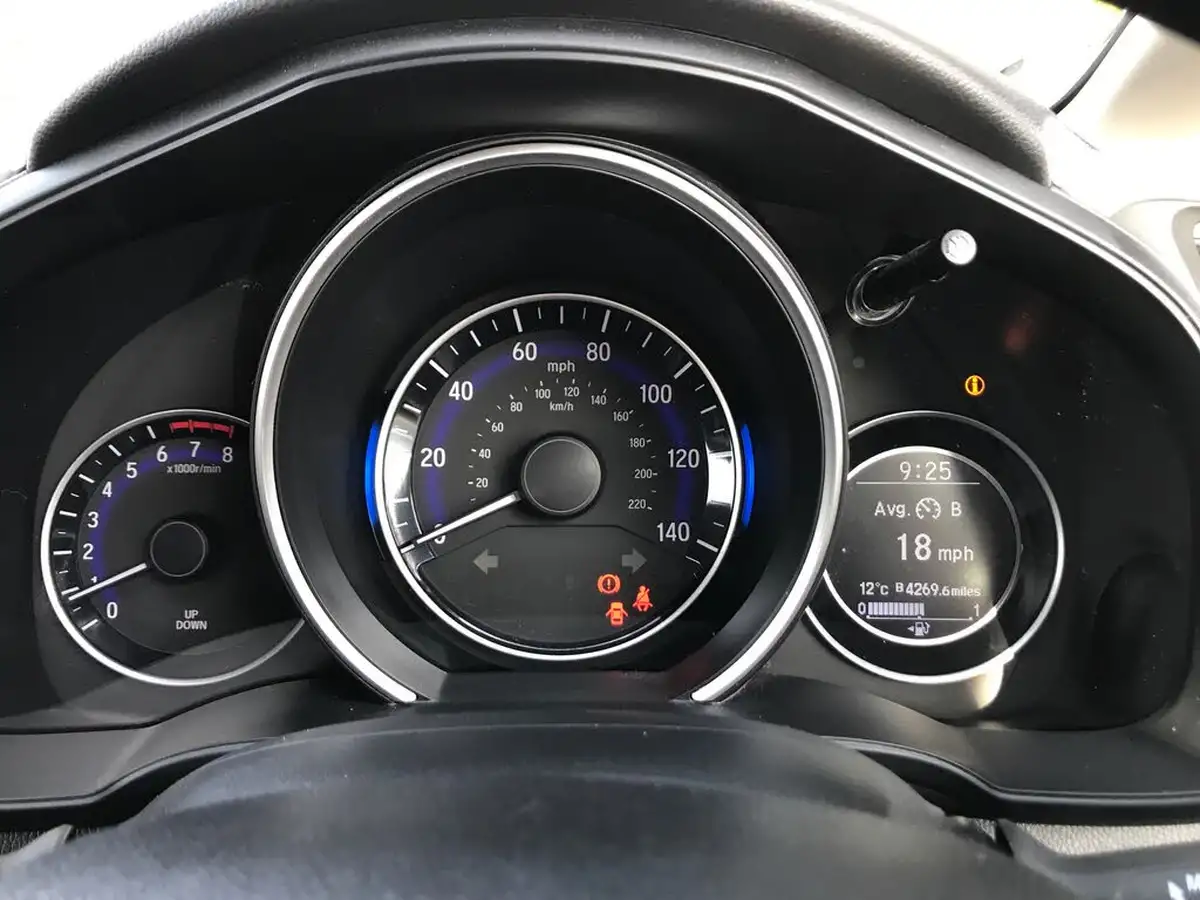 2015-honda-jazz-13-i-vtec-s-big-26