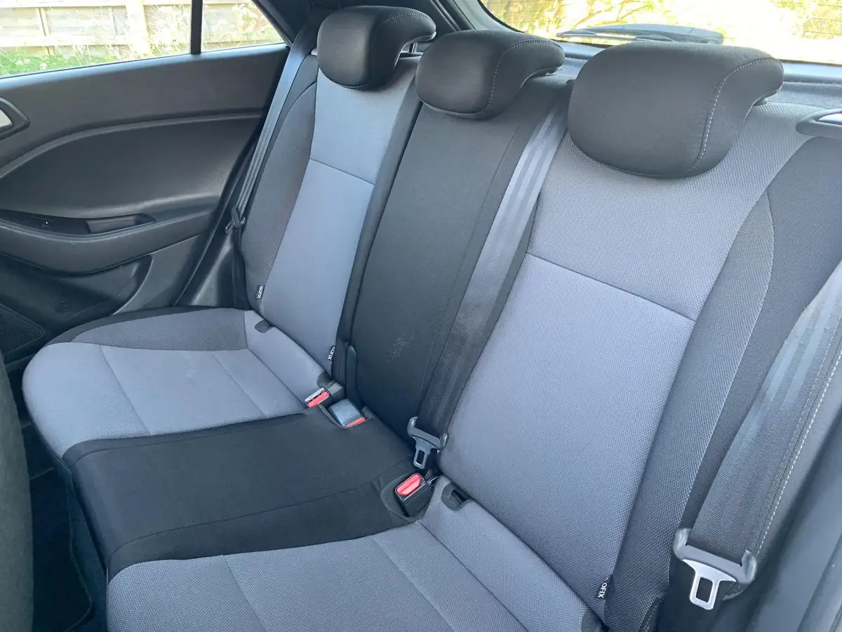 2017-hyundai-i20-12-se-hatchback-5d-big-34