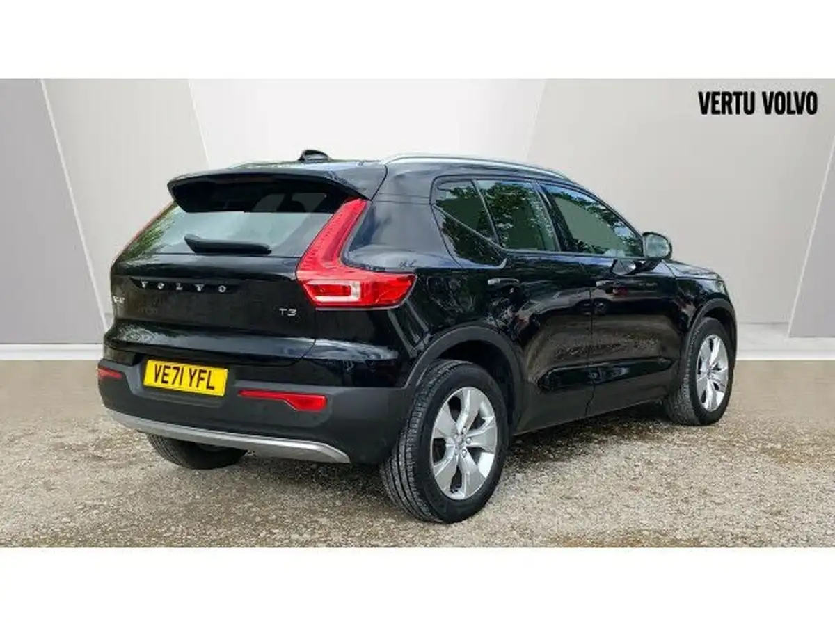 2022-volvo-xc40-15-t3-momentum-auto-big-6