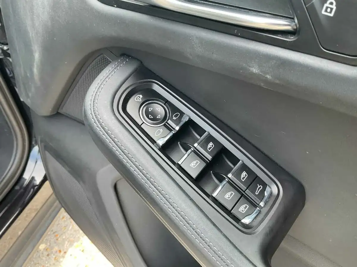 2021-porsche-macan-30-s-big-25