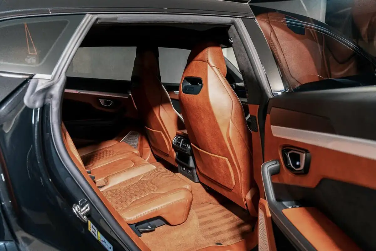2019-lamborghini-urus-40-no-trim-big-21