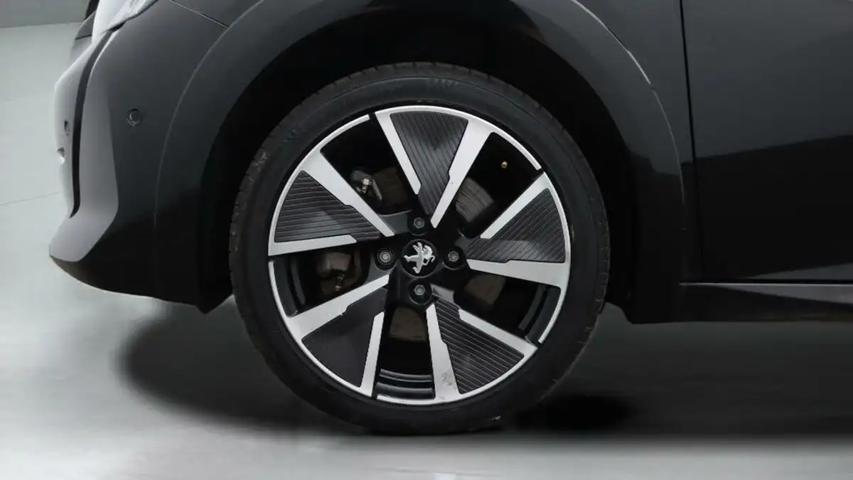 2022-peugeot-208-e-gt-136bhp-50kwh-big-18