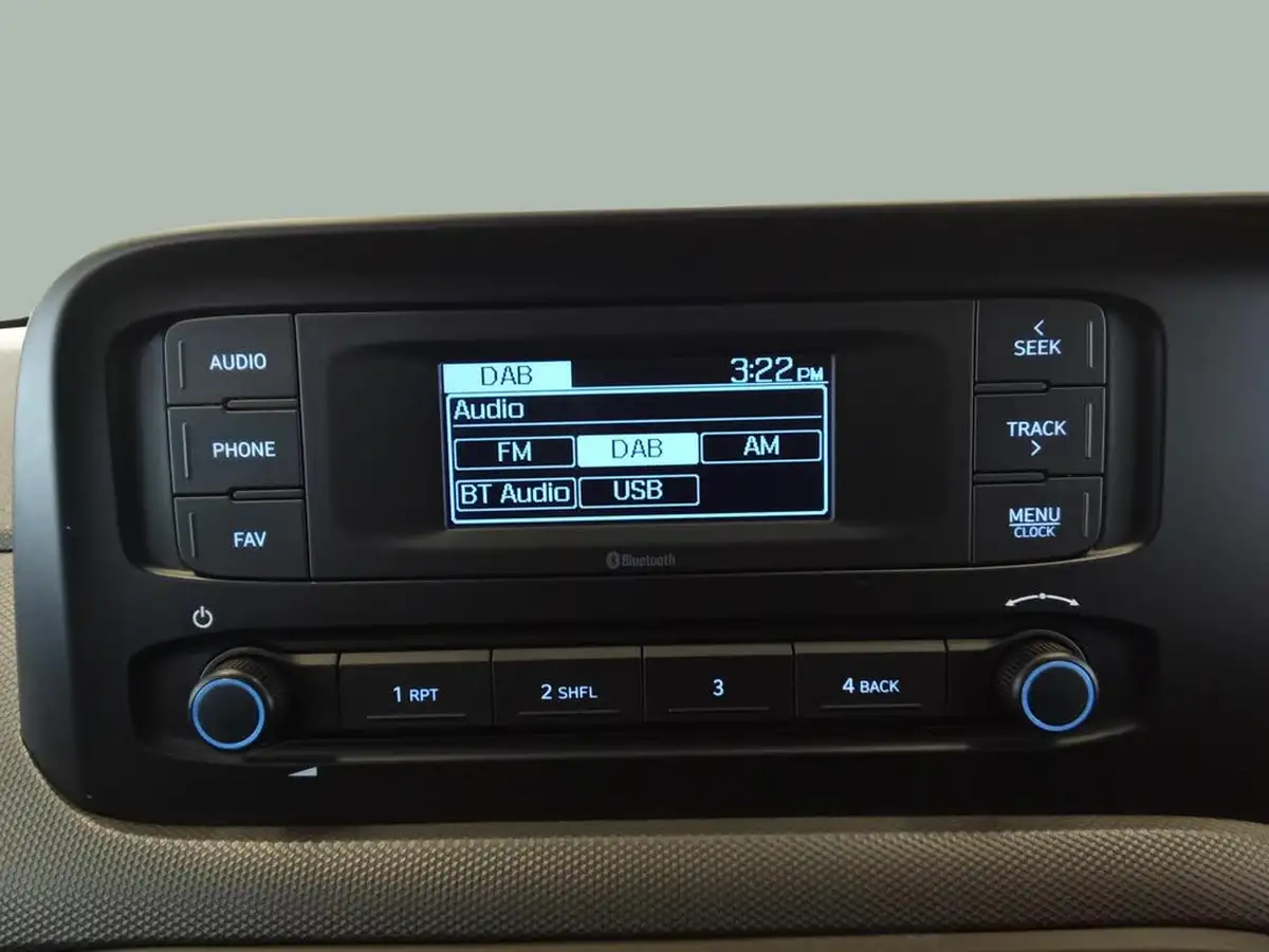 2022-hyundai-i10-10-se-big-14