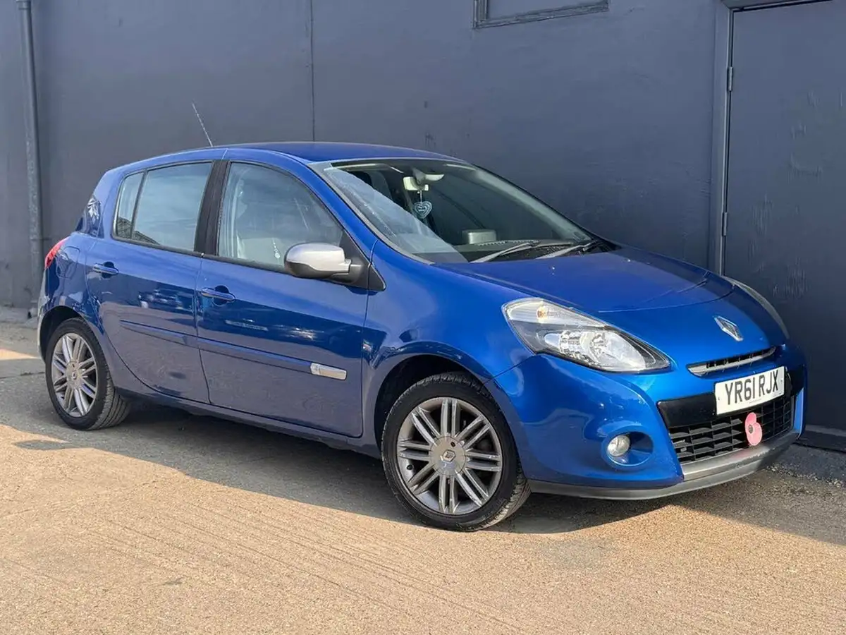 2011-renault-clio-16-dynamique-tom-tom-vvt-hatchback-5d-auto-big-6