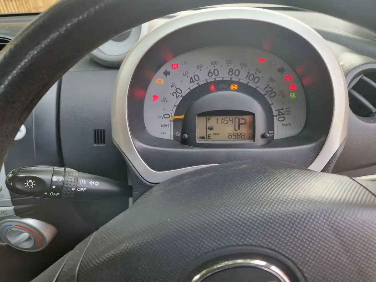 2006-daihatsu-sirion-13-se-auto-big-22