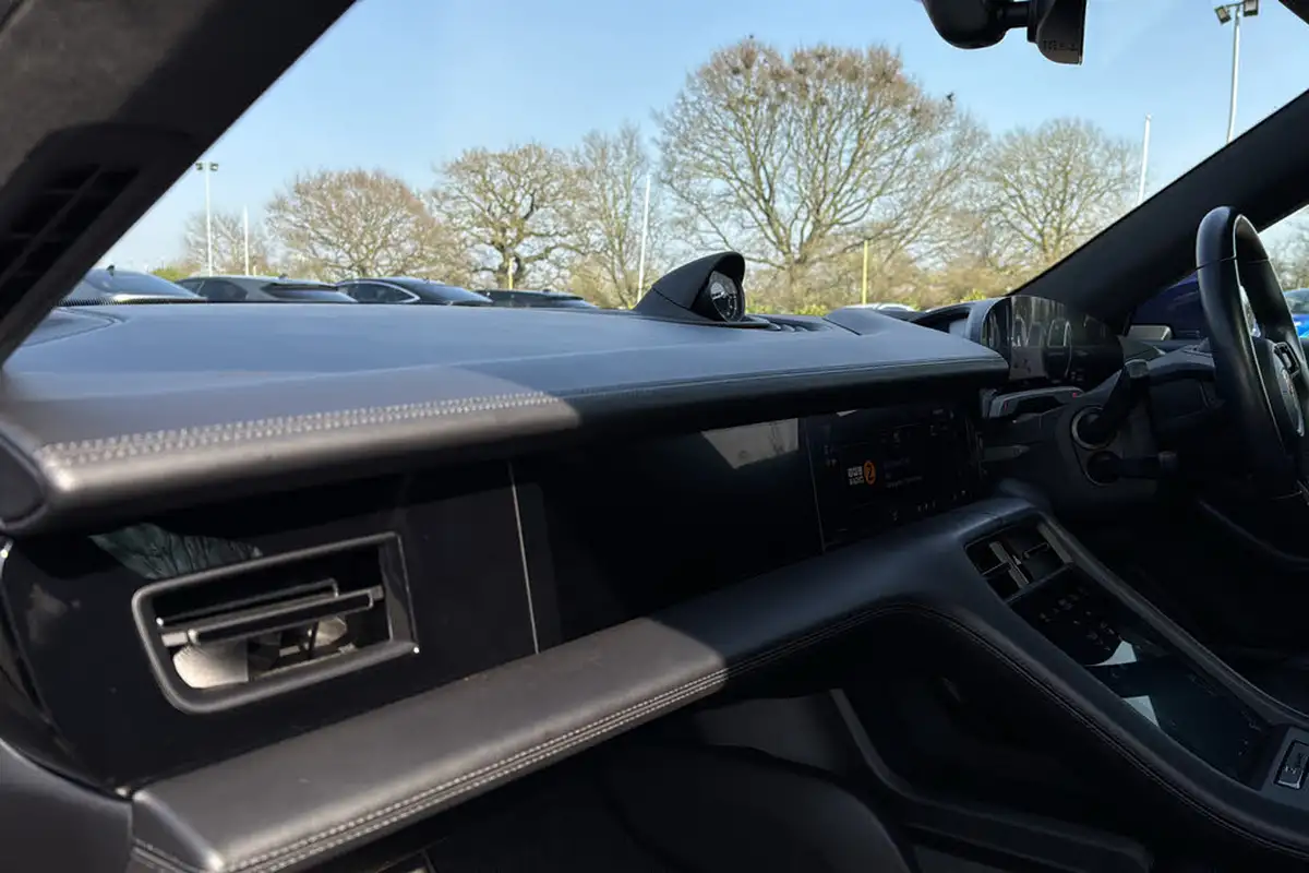 2020-porsche-taycan-e-turbo-big-39