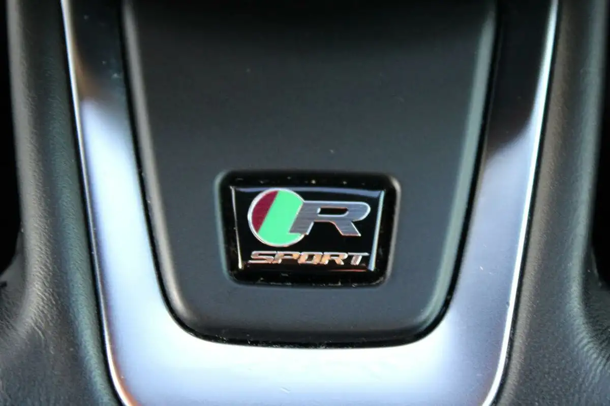 2019-jaguar-f-pace-20-i4d-r-sport-180ps-awd-ss-auto-big-15