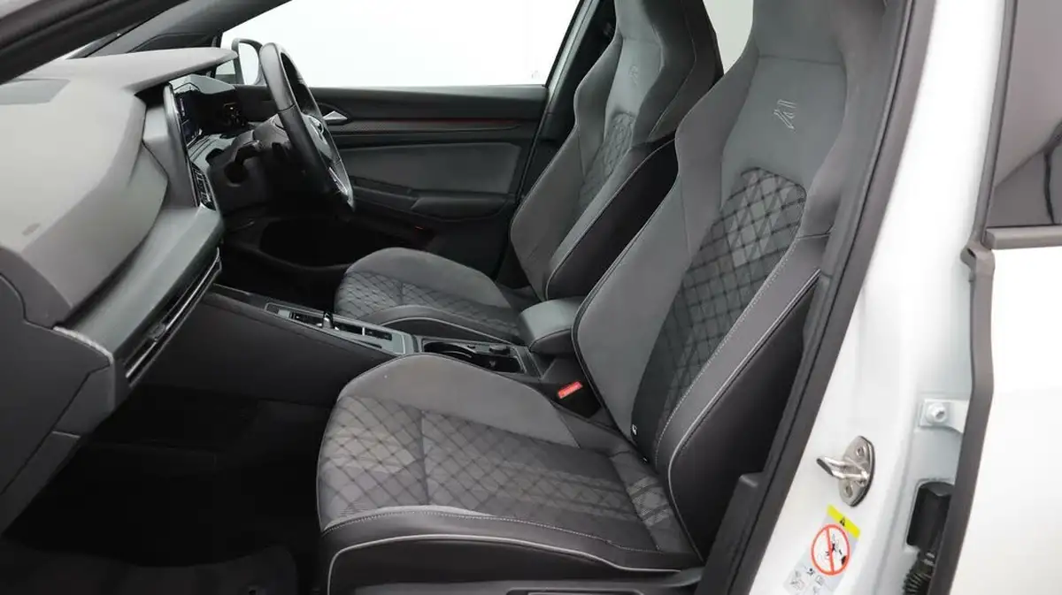 2022-volkswagen-golf-15-etsi-r-line-150ps-hatchback-big-14