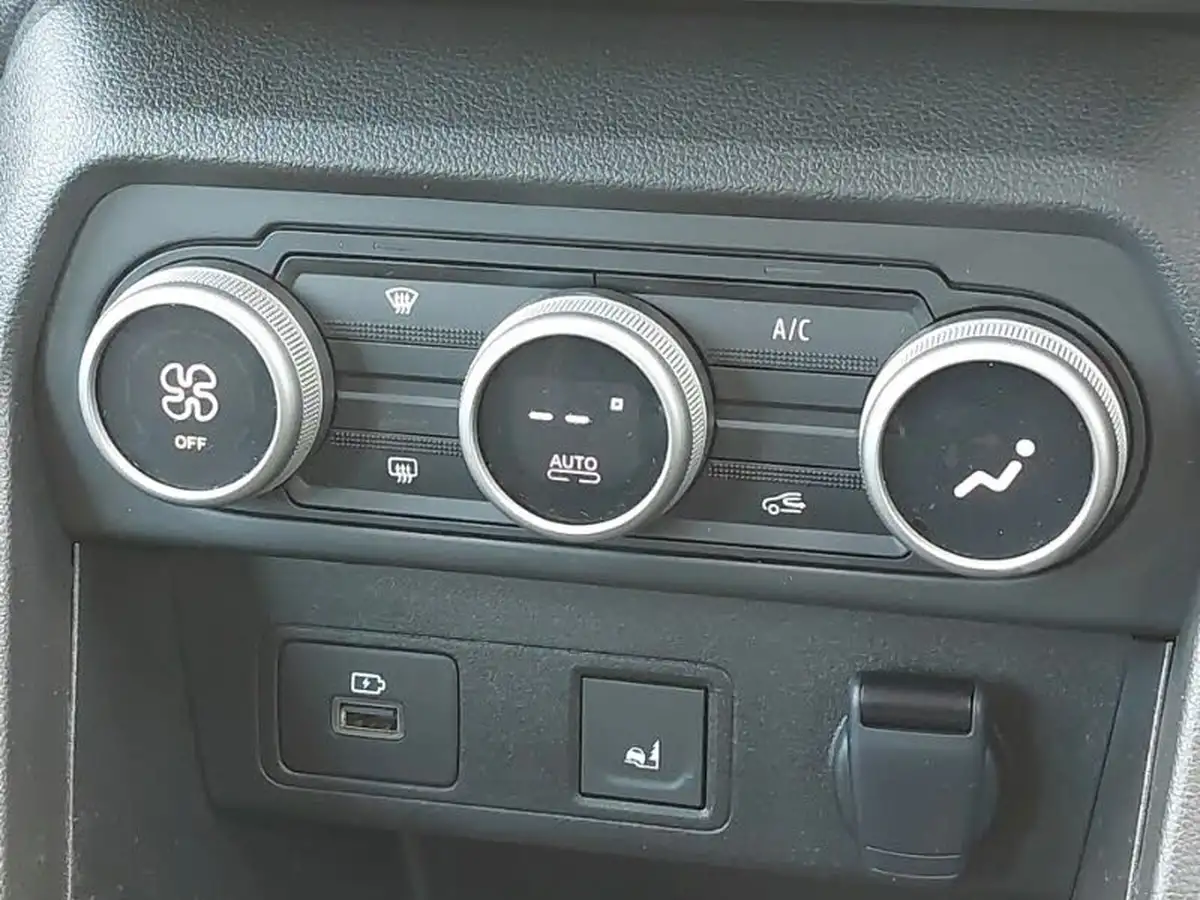 2024-dacia-sandero-stepway-10-tce-extreme-90bhp-big-16