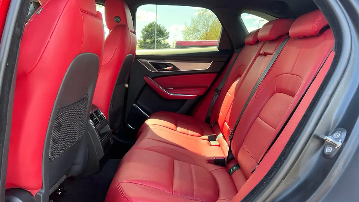 2023-jaguar-f-pace-20-d200-r-dynamic-se-black-big-3