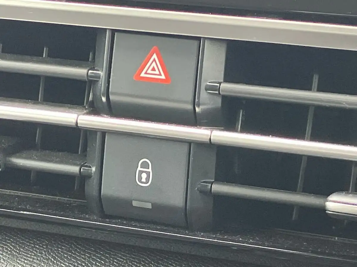 2022-citroen-c4-12-puretech-sense-big-51