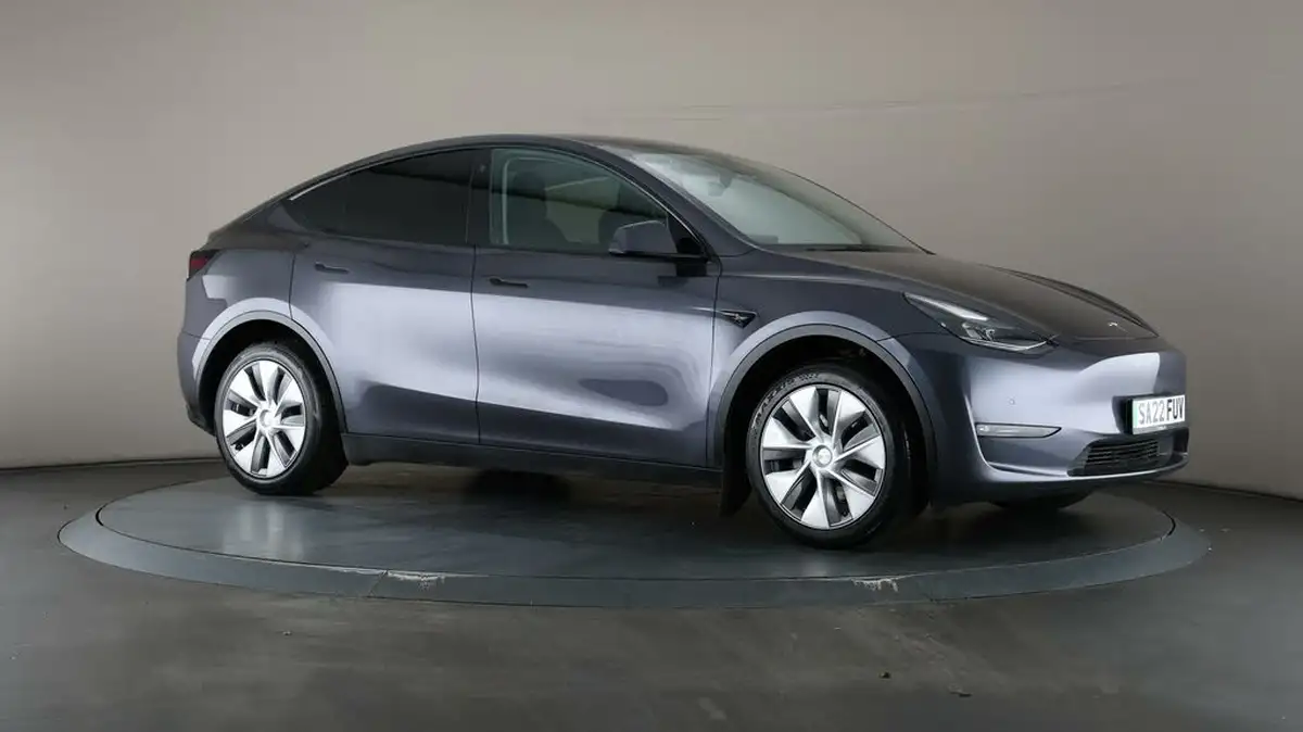 2022-tesla-model-y-e-long-range-big-48