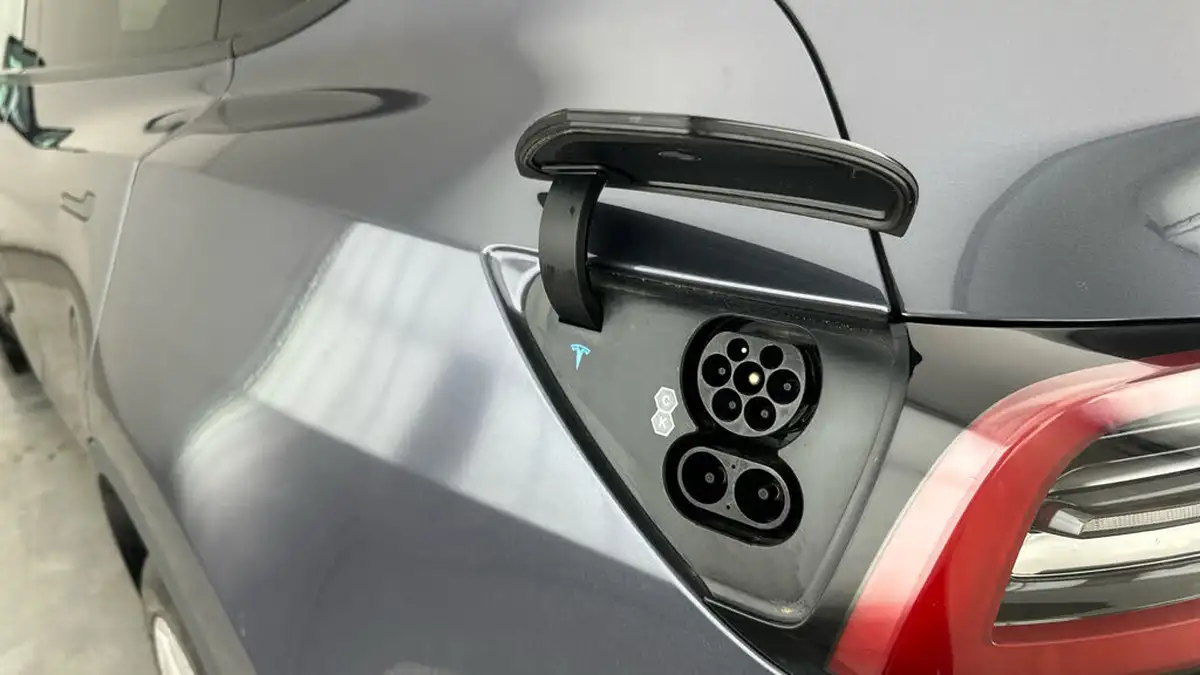 2022-tesla-model-y-e-long-range-big-20