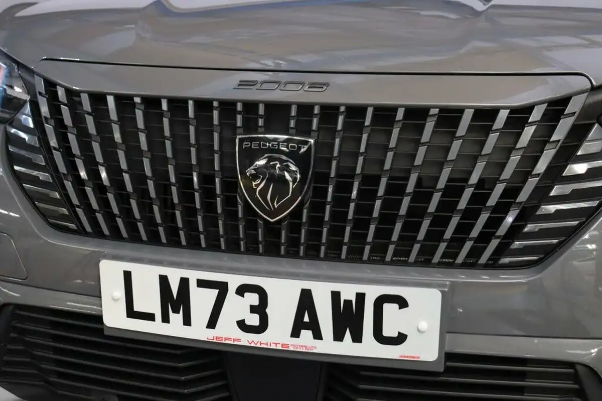 2023-peugeot-2008-suv-big-14
