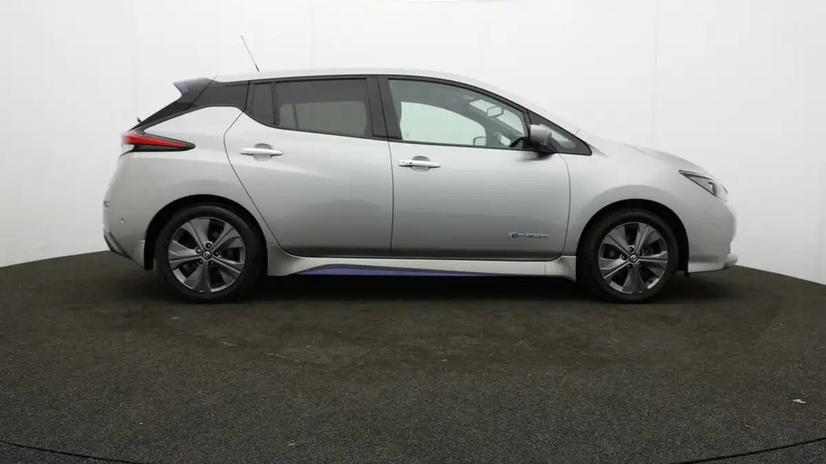 2019-nissan-leaf-e-tekna-big-31