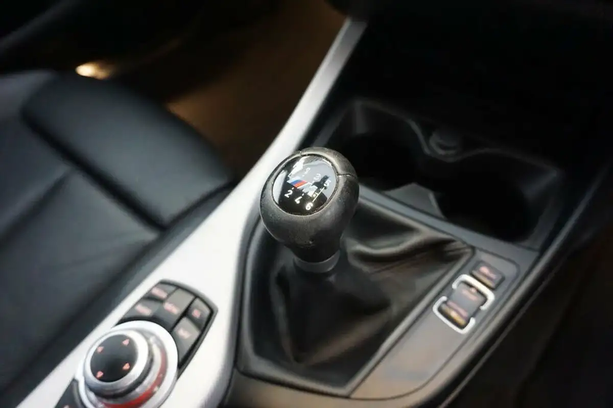 2017-bmw-1-series-30-m140i-5d-big-23