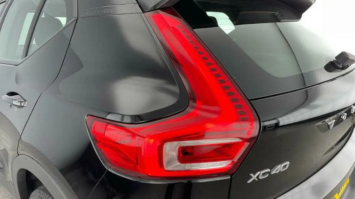 2022-volvo-xc40-15-t4-plus-big-28