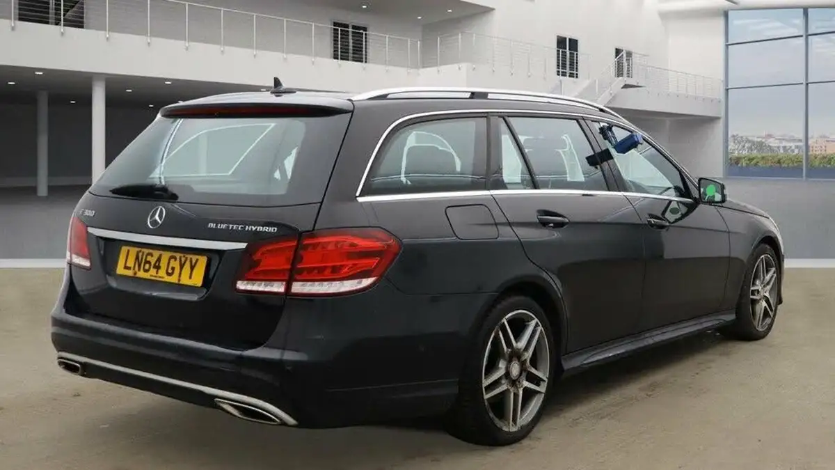 2014-mercedes-benz-e-class-21td-e300-amg-sport-estate-5d-big-9