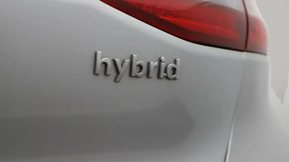 2018-hyundai-ioniq-16-gdi-premium-se-hybrid-big-21