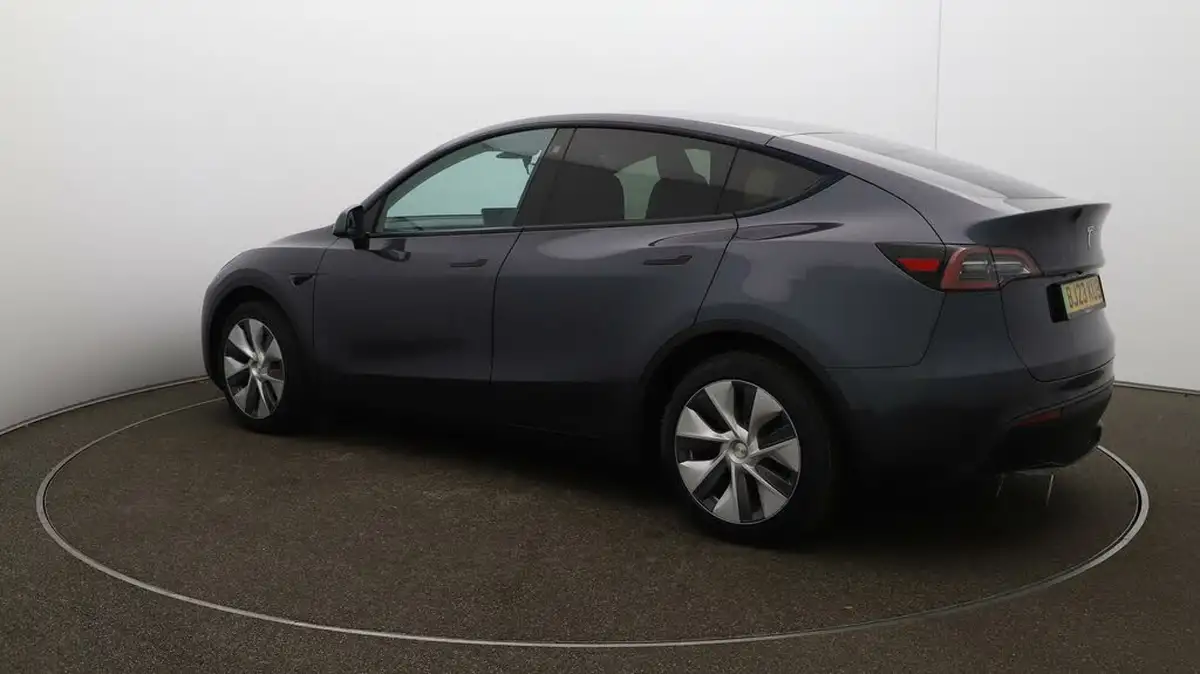 2023-tesla-model-y-e-rwd-big-26