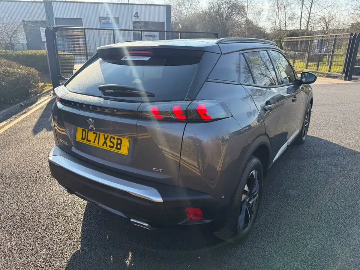 2021-peugeot-2008-suv-12-puretech-gt-eat8-big-8