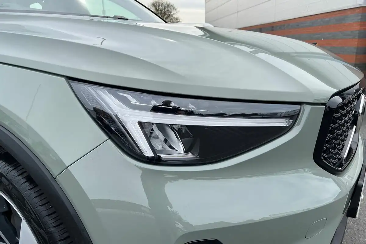 2024-volvo-xc40-20-b3-plus-big-17