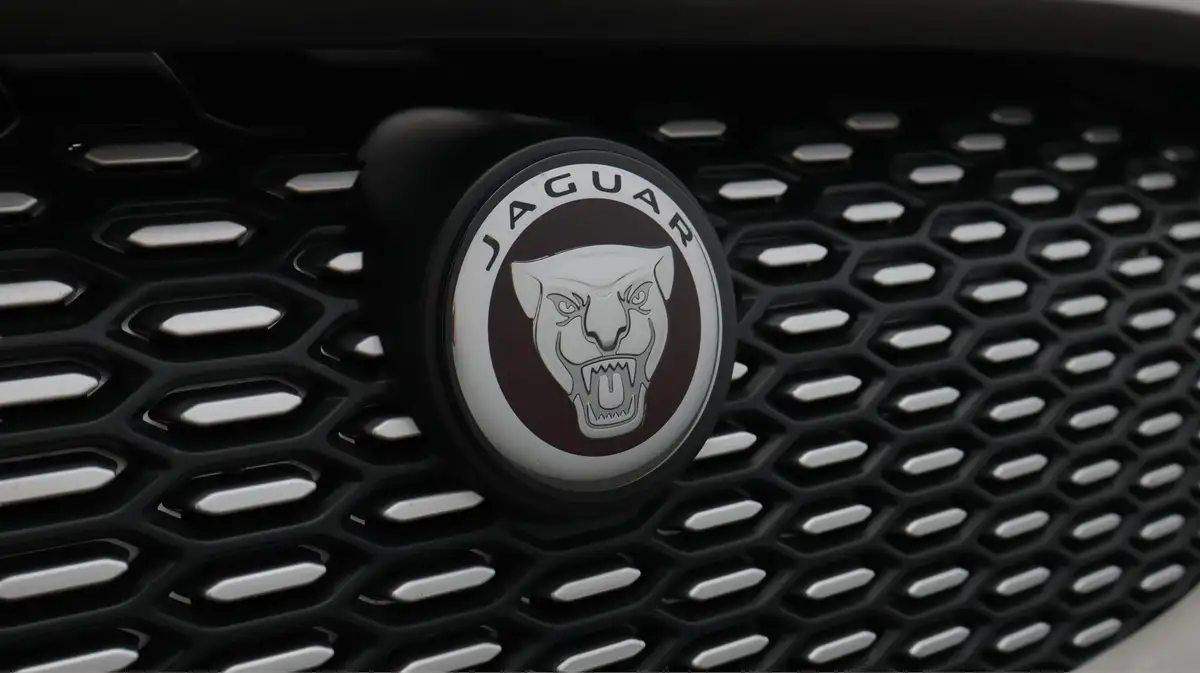2022-jaguar-i-pace-ev400-hse-big-23