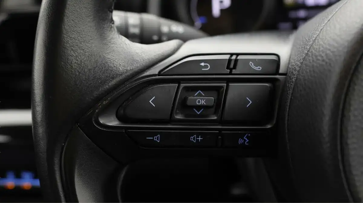 2024-toyota-yaris-cross-15-vvt-i-icon-big-20