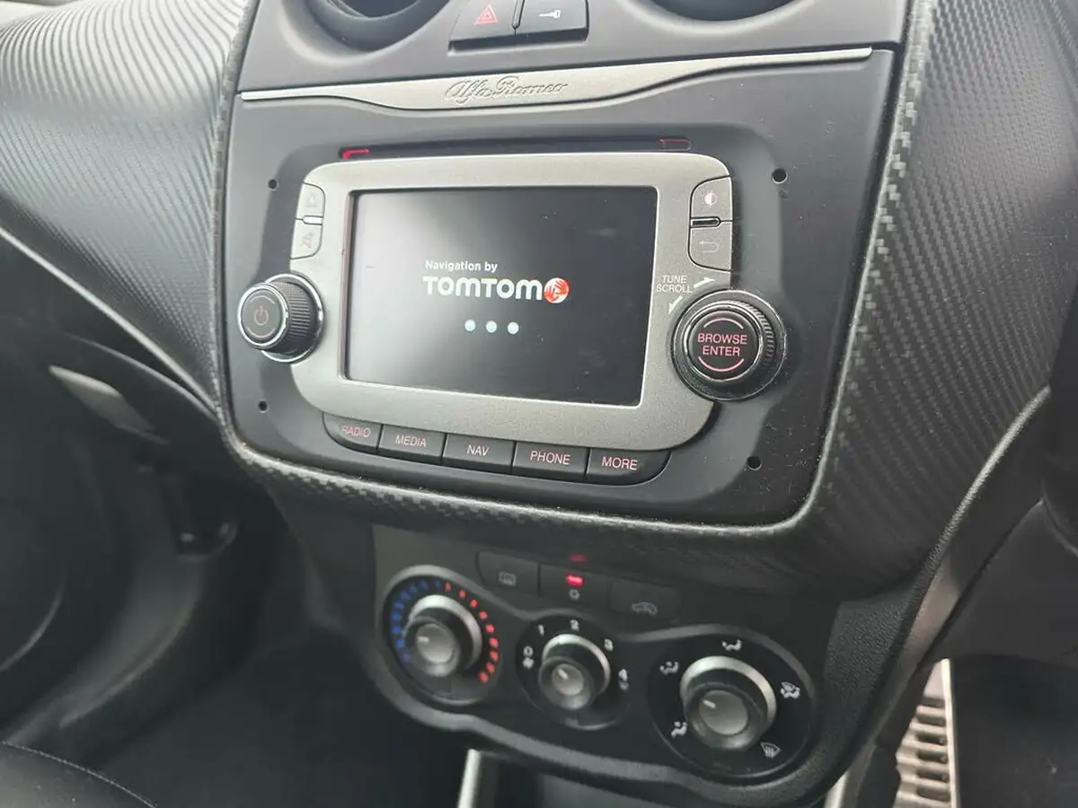 2014-alfa-romeo-mito-14-quadrifoglio-verde-alfa-tct-big-27